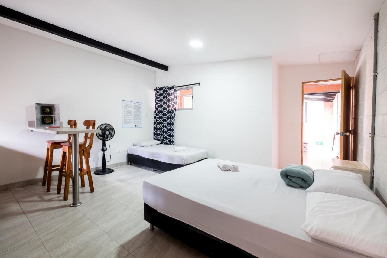 Medellin Backpacker Hostel Екстер'єр фото