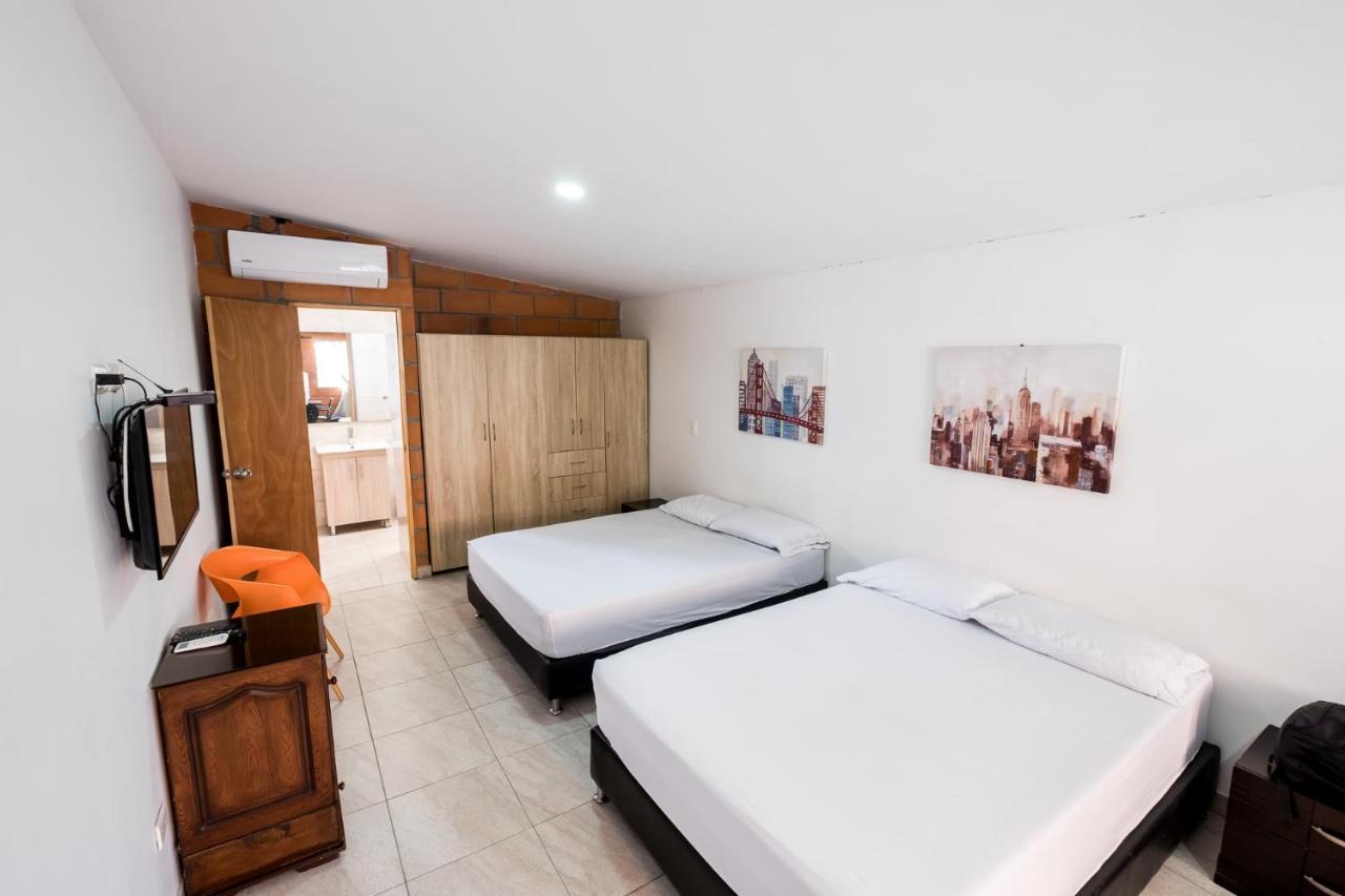 Medellin Backpacker Hostel Екстер'єр фото