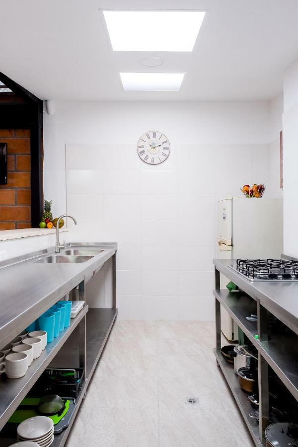 Medellin Backpacker Hostel Екстер'єр фото