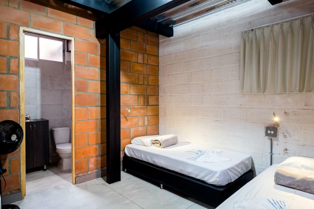 Medellin Backpacker Hostel Екстер'єр фото