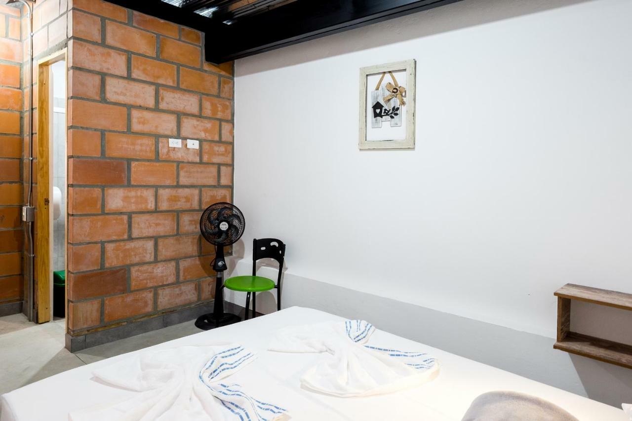 Medellin Backpacker Hostel Екстер'єр фото