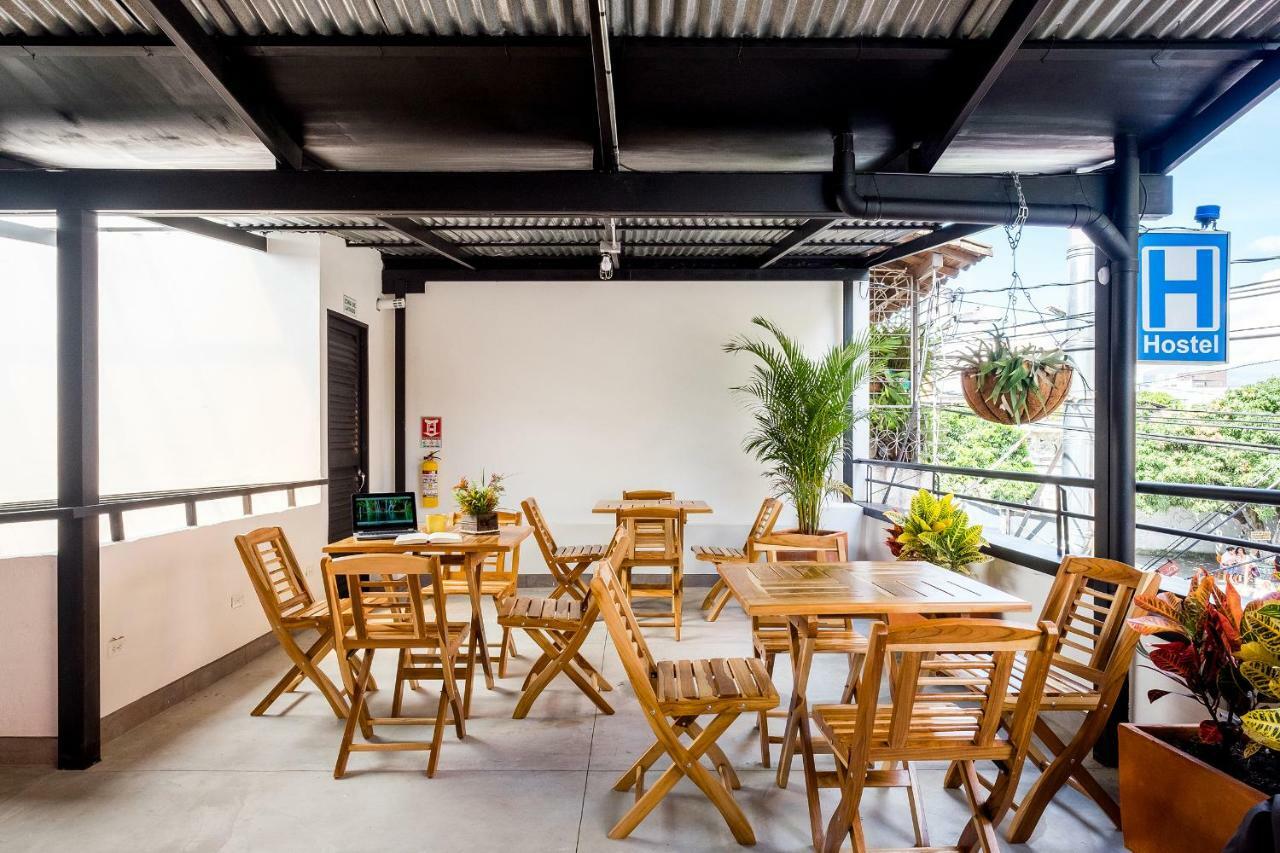Medellin Backpacker Hostel Екстер'єр фото