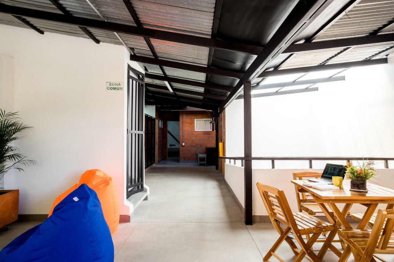 Medellin Backpacker Hostel Екстер'єр фото