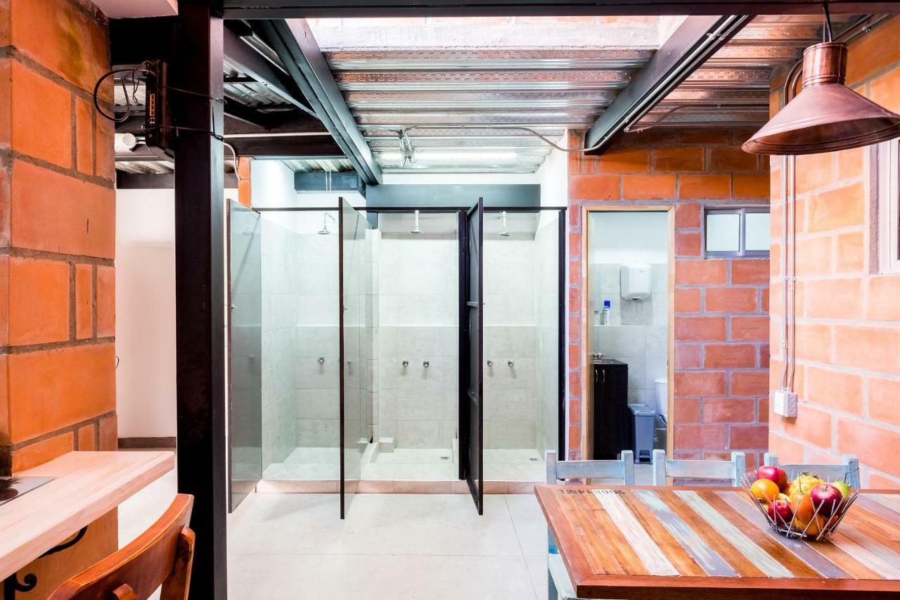 Medellin Backpacker Hostel Екстер'єр фото