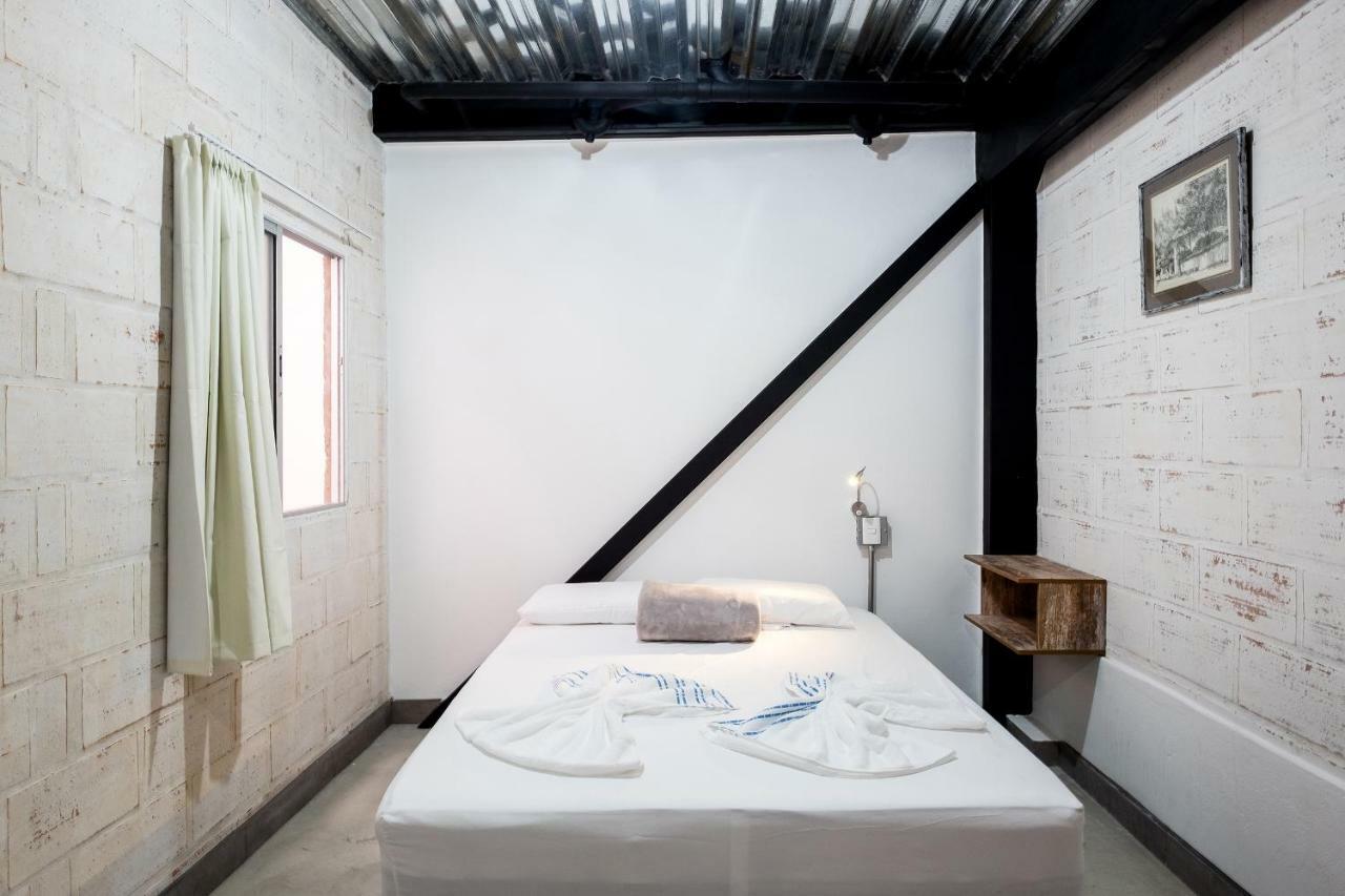 Medellin Backpacker Hostel Екстер'єр фото